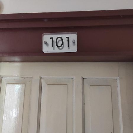 Hotel Tomborang Mamuju Karema Bagian luar foto