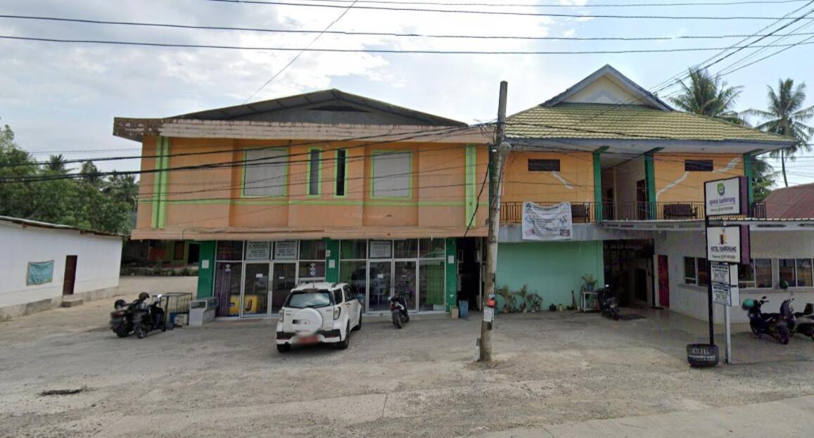 Hotel Tomborang Mamuju Karema Bagian luar foto