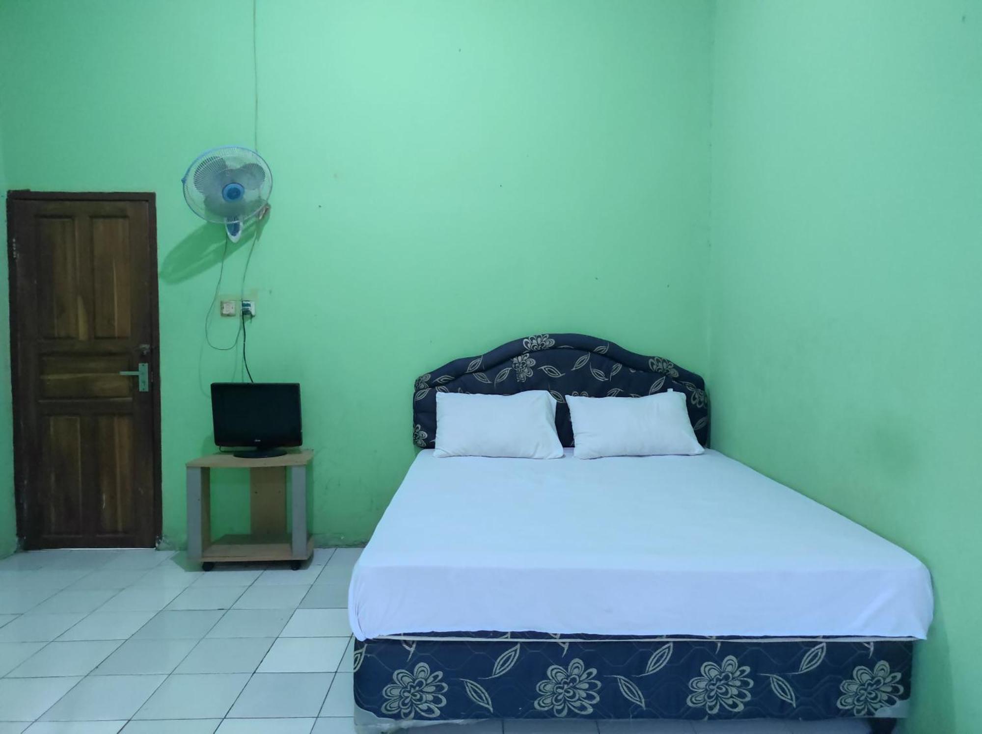 Hotel Tomborang Mamuju Karema Bagian luar foto