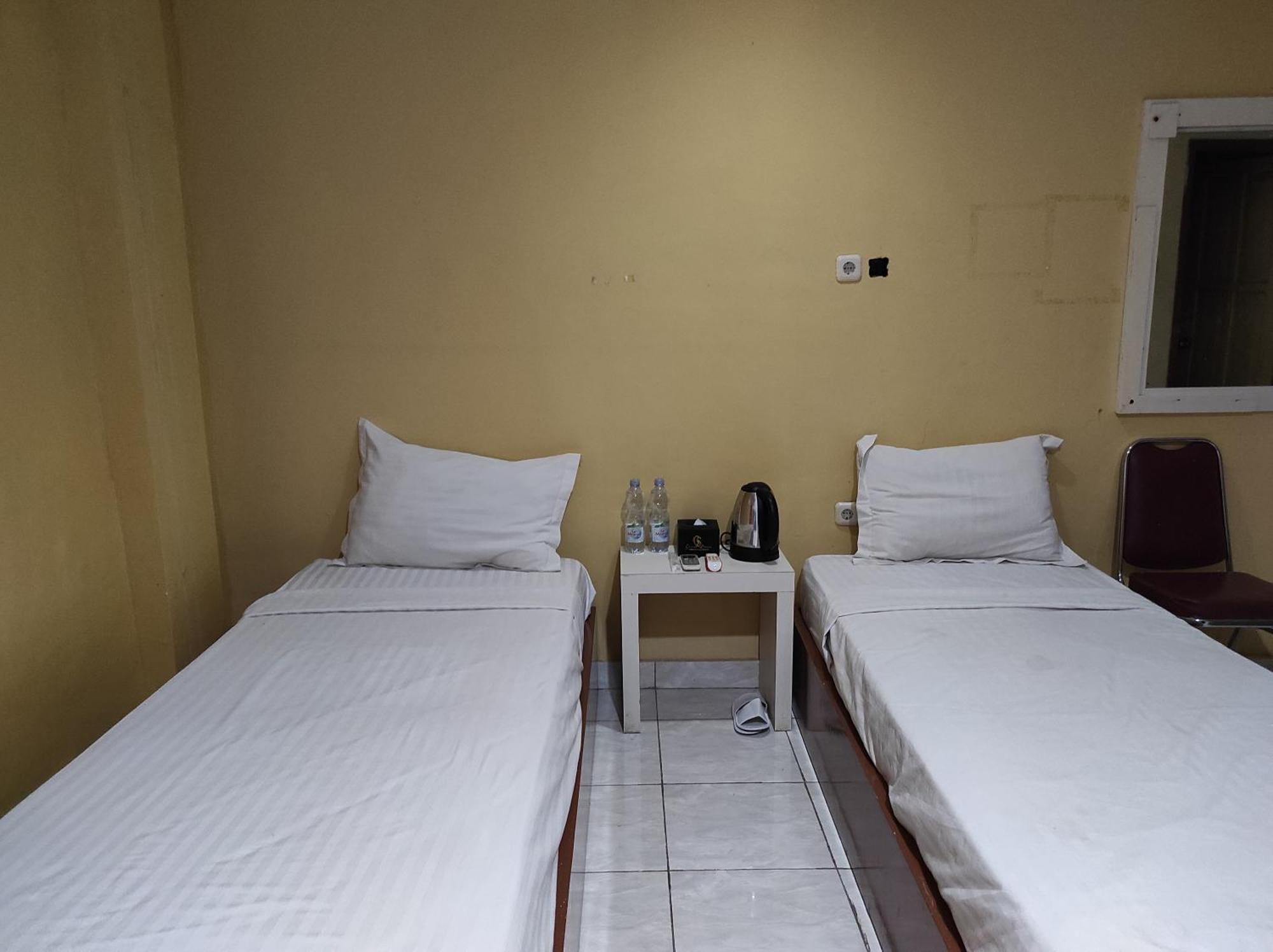 Hotel Tomborang Mamuju Karema Bagian luar foto