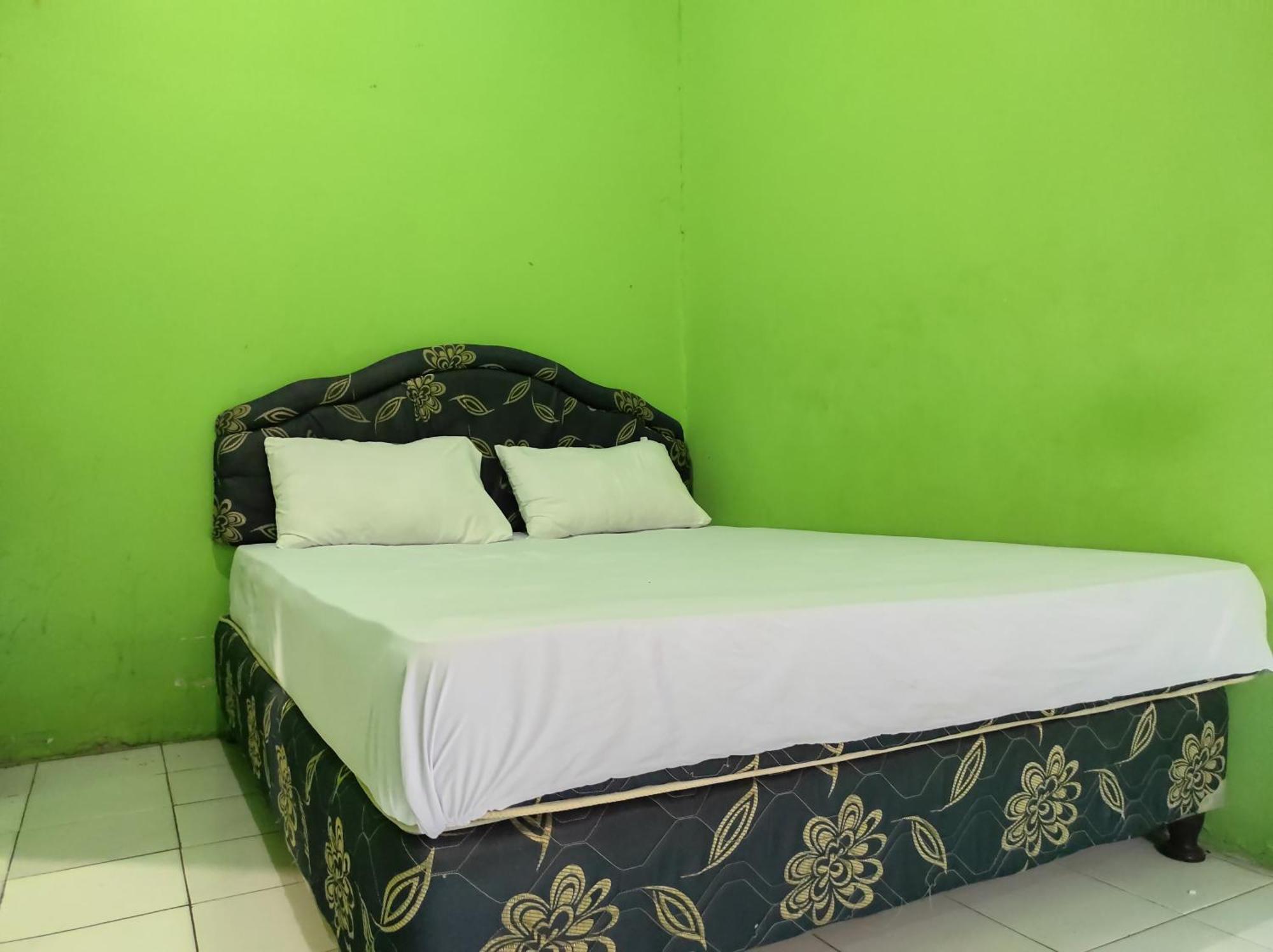Hotel Tomborang Mamuju Karema Bagian luar foto