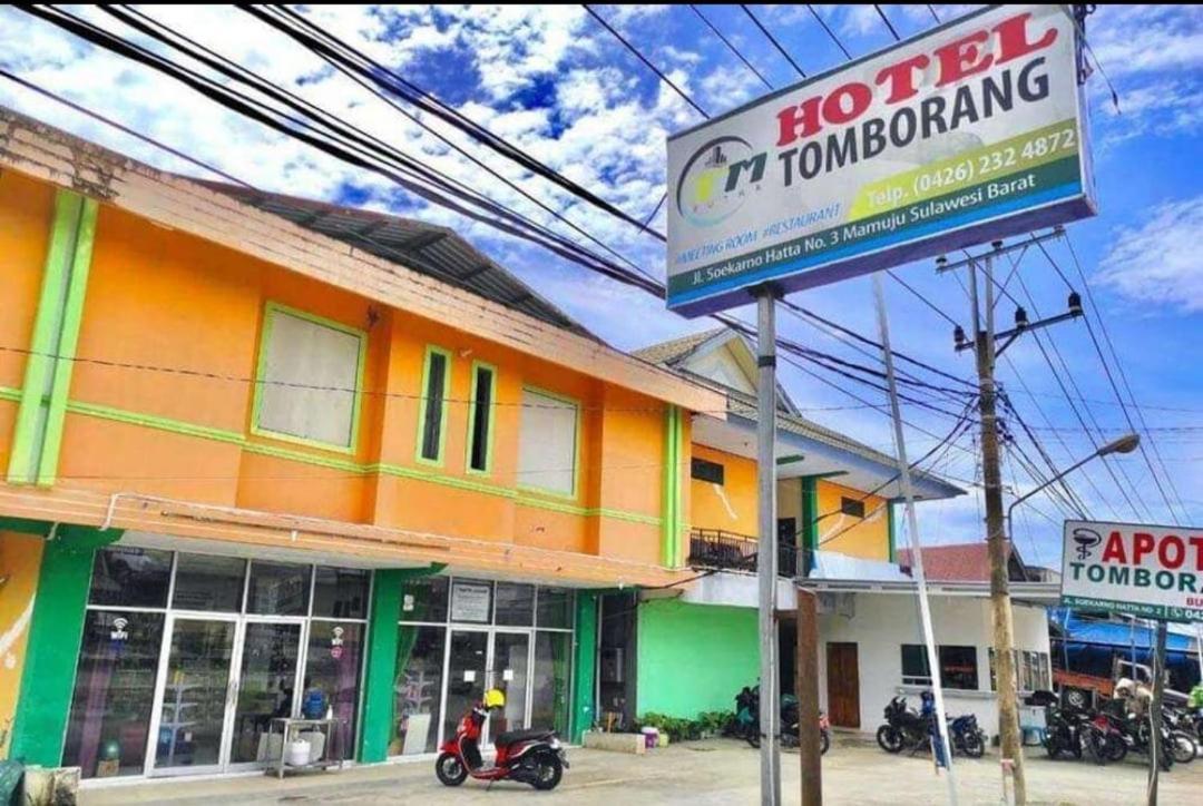 Hotel Tomborang Mamuju Karema Bagian luar foto