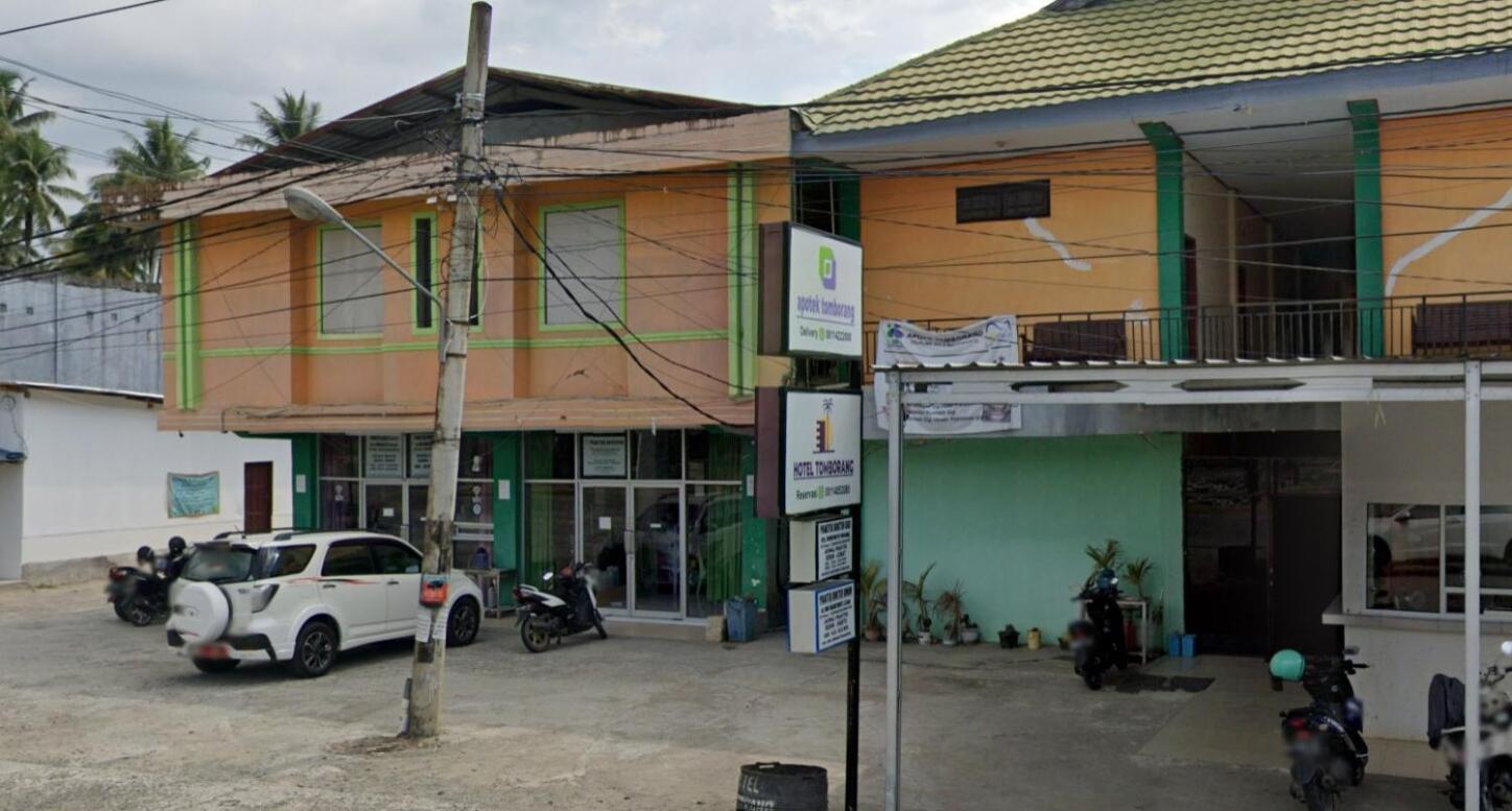 Hotel Tomborang Mamuju Karema Bagian luar foto