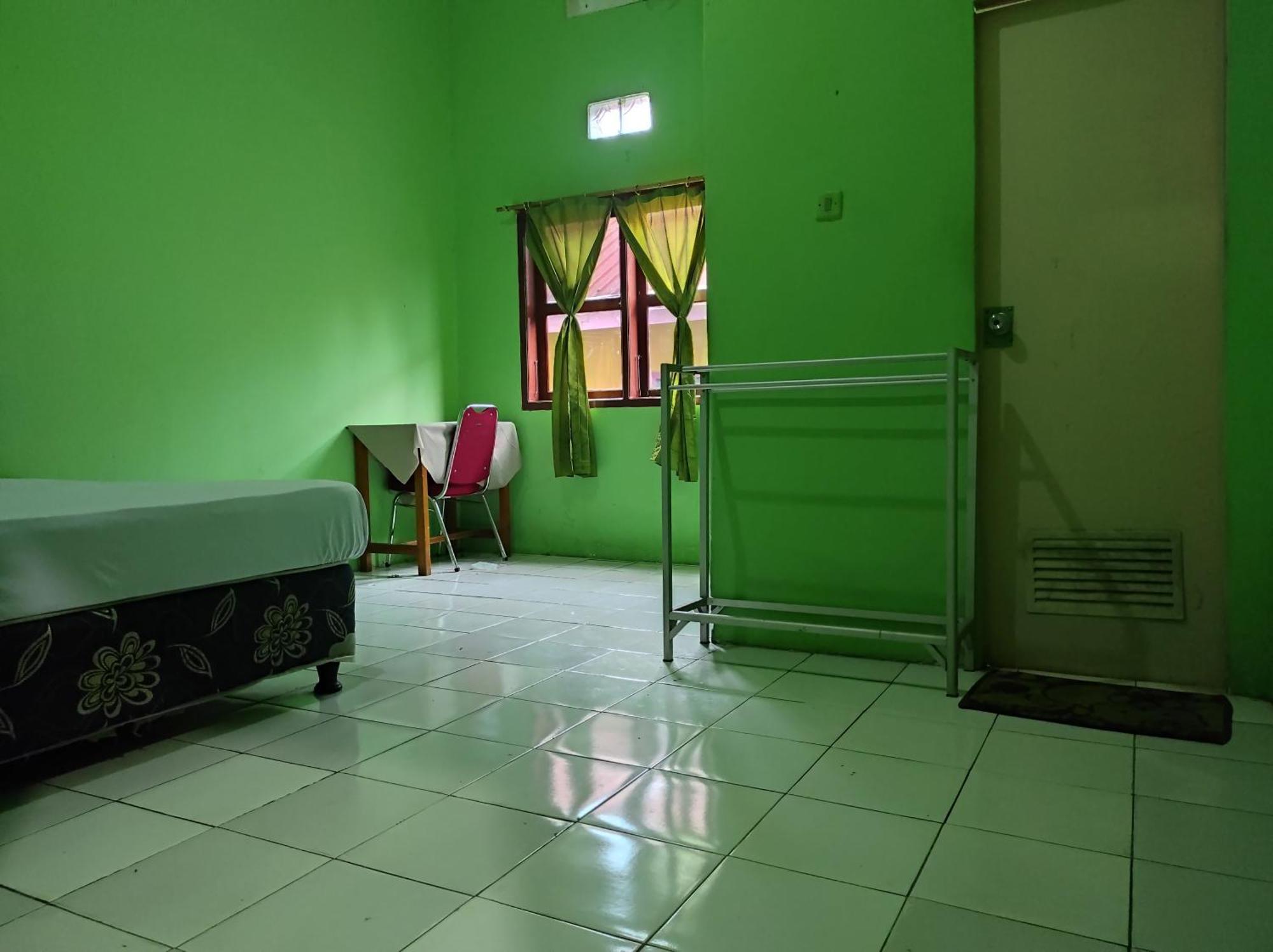 Hotel Tomborang Mamuju Karema Bagian luar foto
